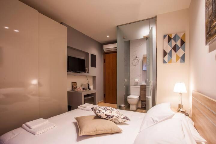 Facadoro Apartment