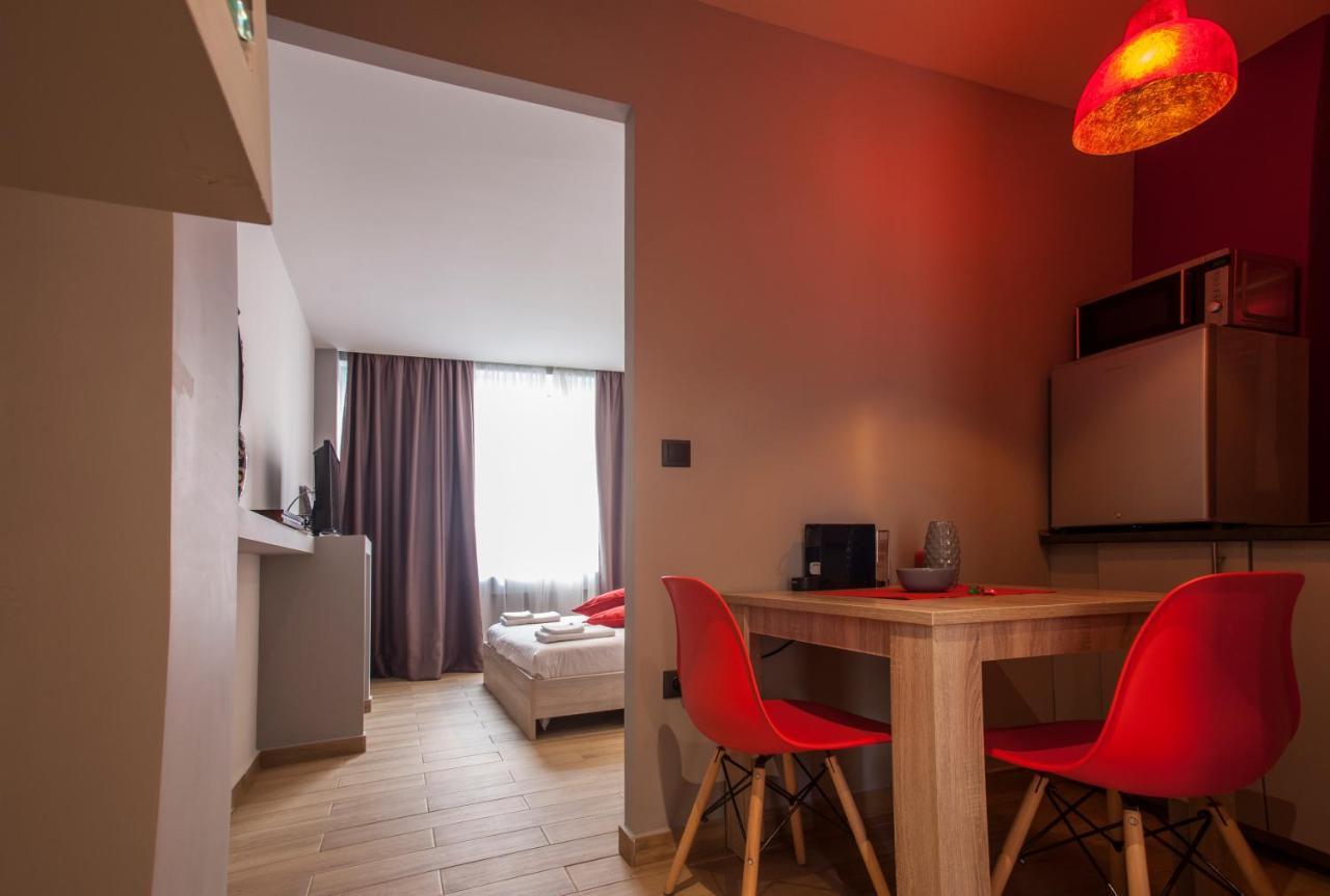 Facadoro Apartment