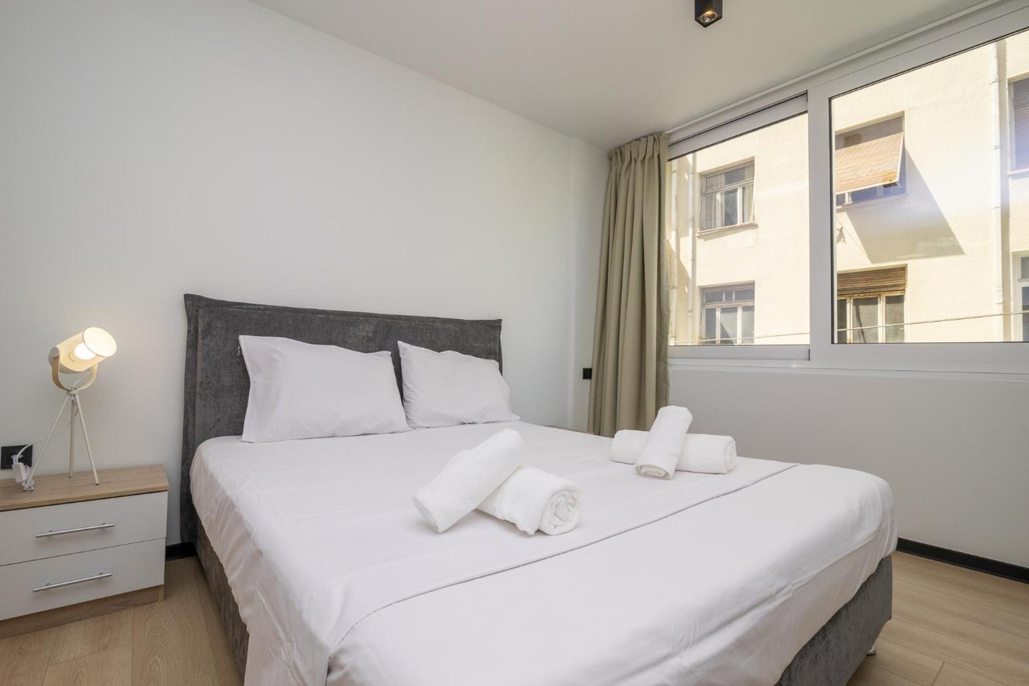 Facadoro Apartment